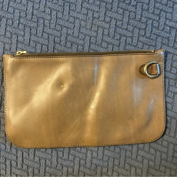 GUCCI Swing Logo Leather Pouch Bag - Picture 3 of 6